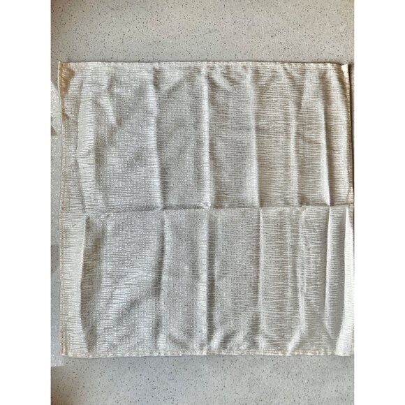 Set Of 4 Ivory Textured Cloth Napkins W/ Button Strap 17" X 17" Polyester Cotton - Picture 8 of 9